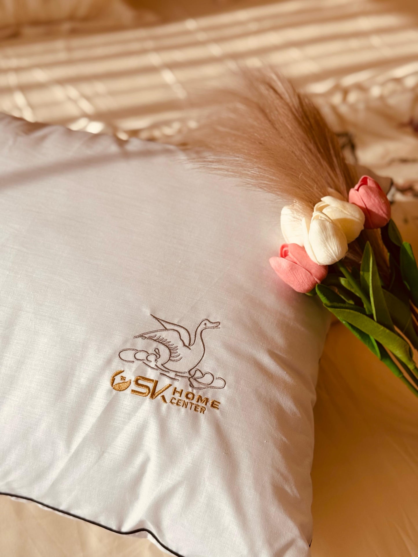 Hotel Quality Pillow Duck embroidered | Down proof