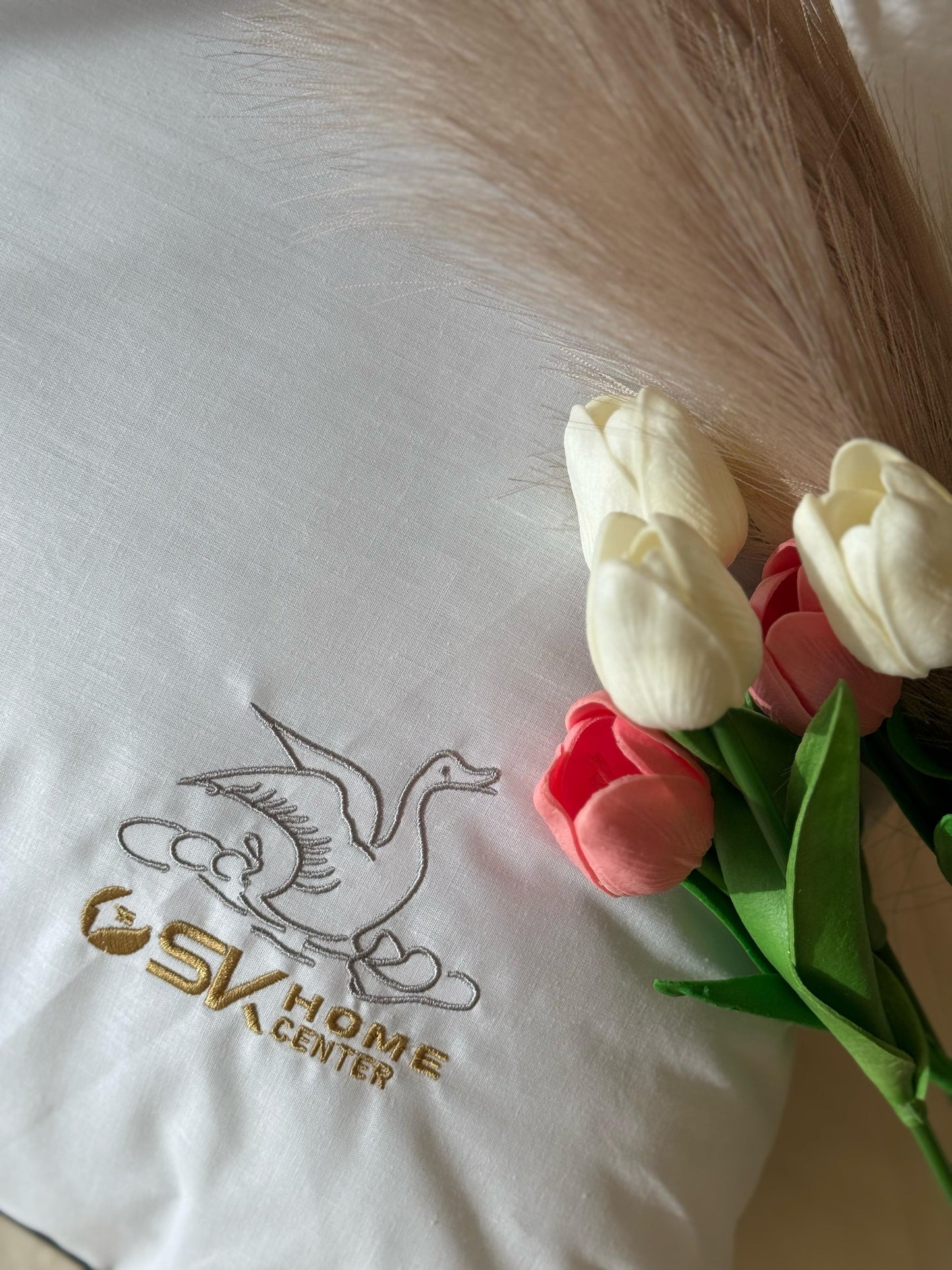 Hotel Quality Pillow Duck embroidered | Down proof