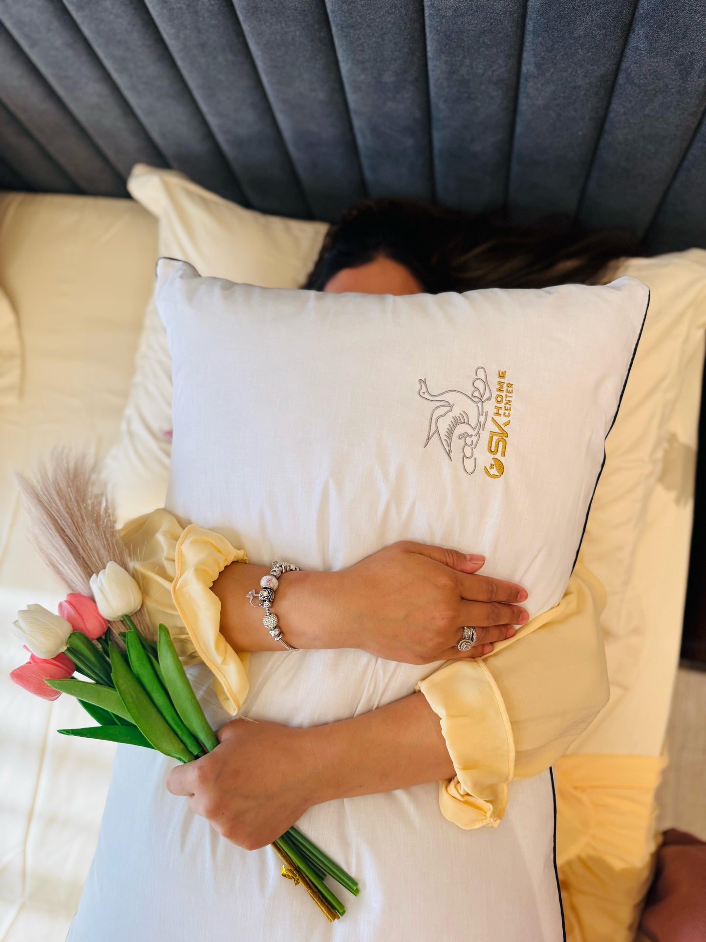 Hotel Quality Pillow Duck embroidered | Down proof