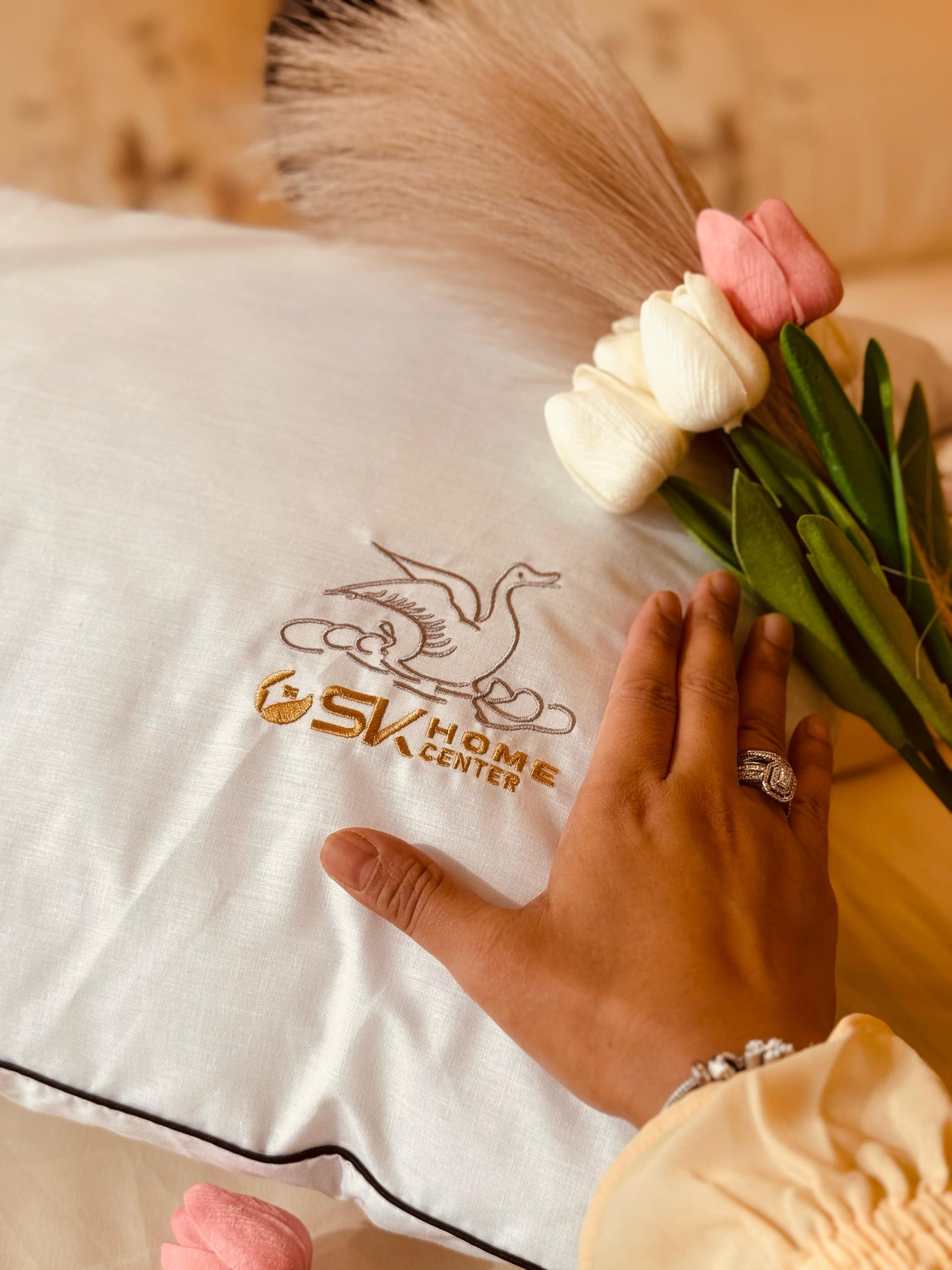 Hotel Quality Pillow Duck embroidered | Down proof