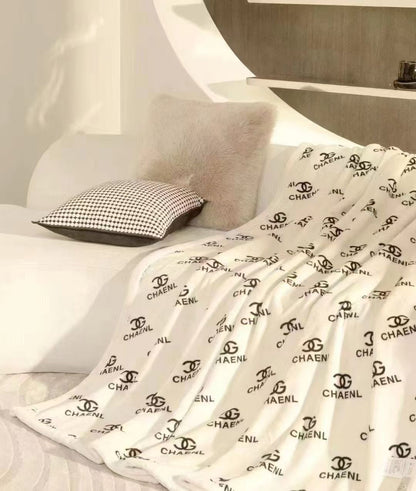 بطانية صوف شيربا: راحة دافئة مُعاد تعريفها