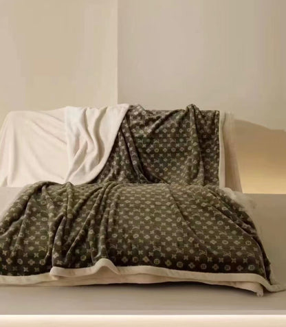 بطانية صوف شيربا: راحة دافئة مُعاد تعريفها