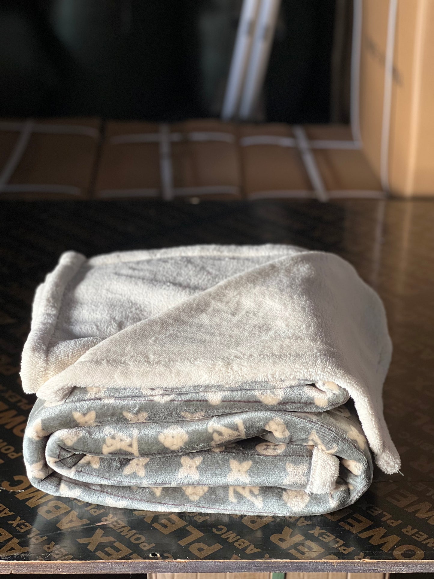 بطانية صوف شيربا: راحة دافئة مُعاد تعريفها