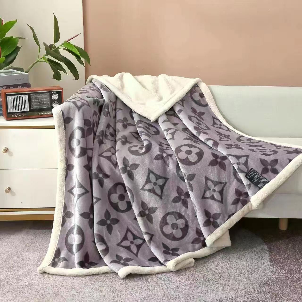 بطانية صوف شيربا: راحة دافئة مُعاد تعريفها