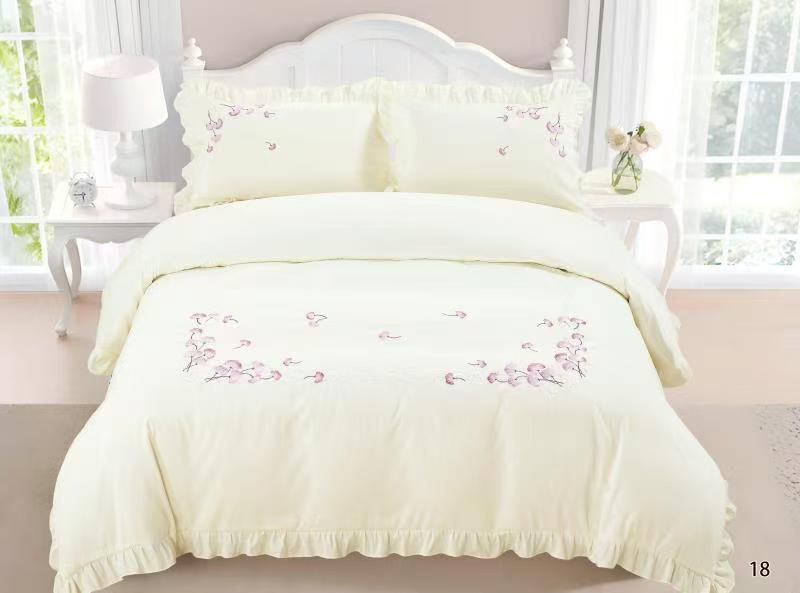 King Size Embroidery Comforter – Premium 6 Pieces Set (220×240 CM)
