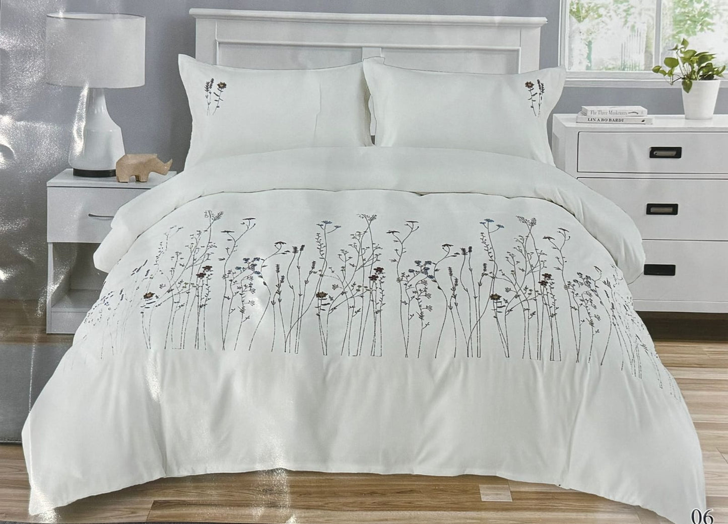 King Size Embroidery Comforter – Premium 6 Pieces Set (220×240 CM)
